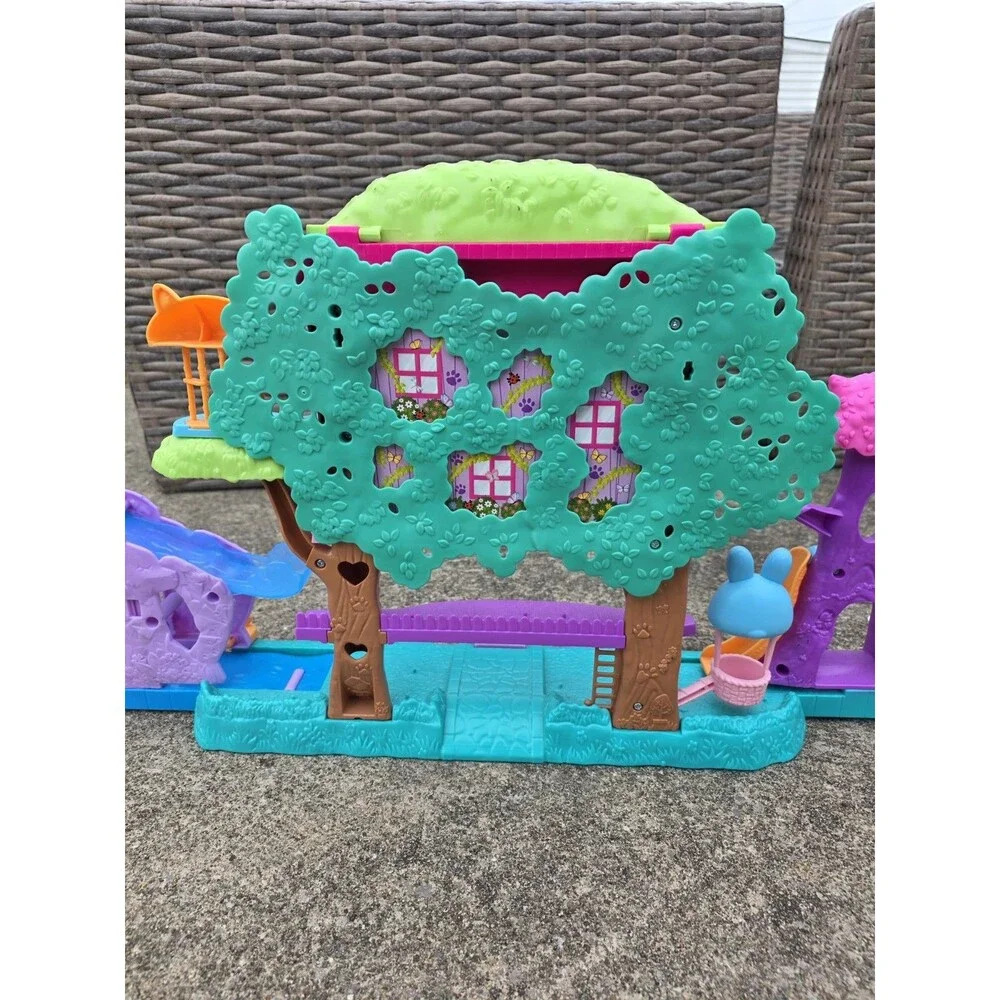 Mattel Polly Pocket Pollyville Pet Adventure Treehouse Folding Playset Slide HHH